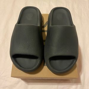 Yeezy Slides Onyx Size 7